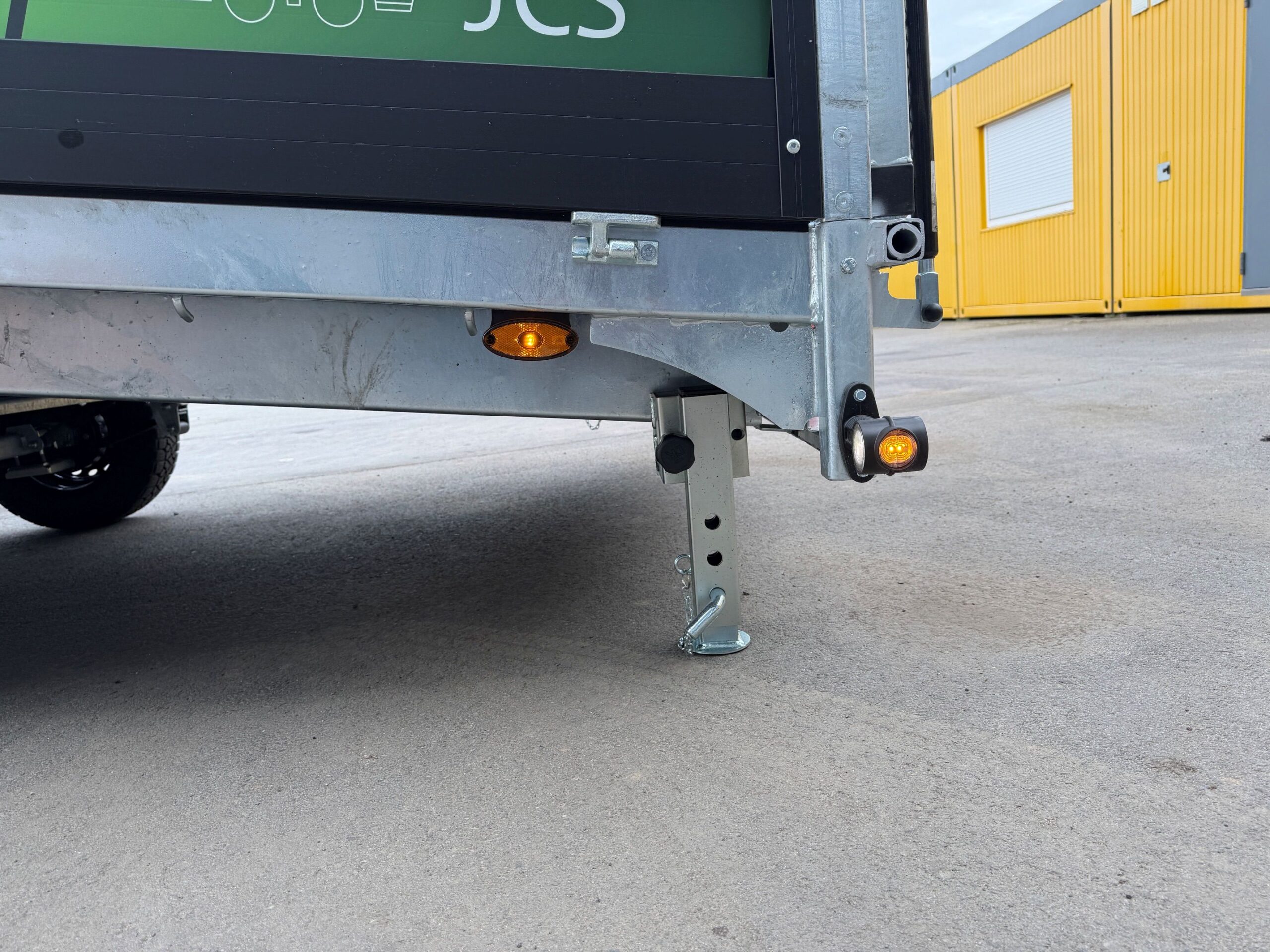 JCS Beavertail L5520B machinetransporter 550x204 | | Skids | Black Edition - Afbeelding 4