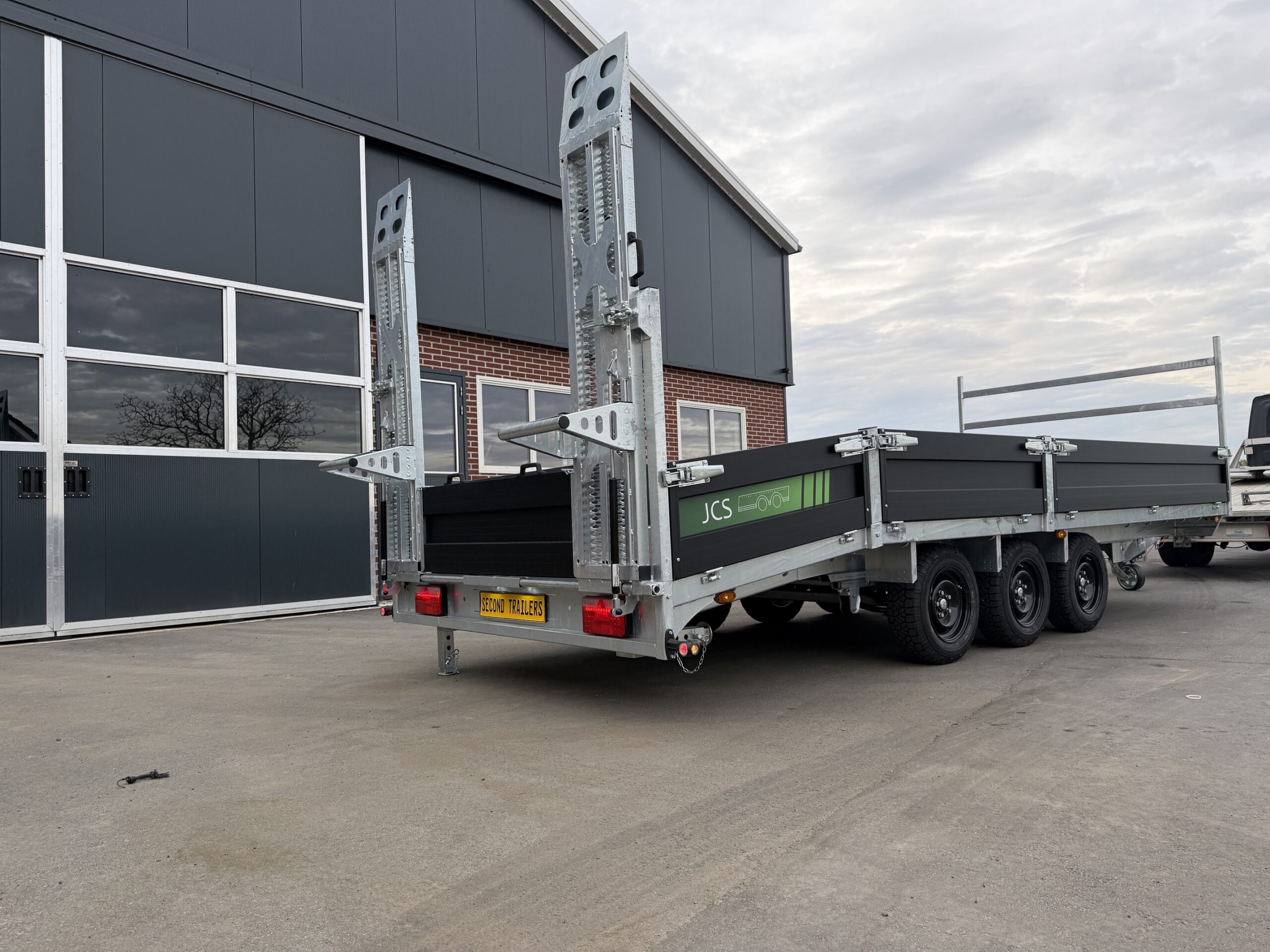 JCS Beavertail L5520B machinetransporter 550x204 | | Skids | Black Edition - Afbeelding 10