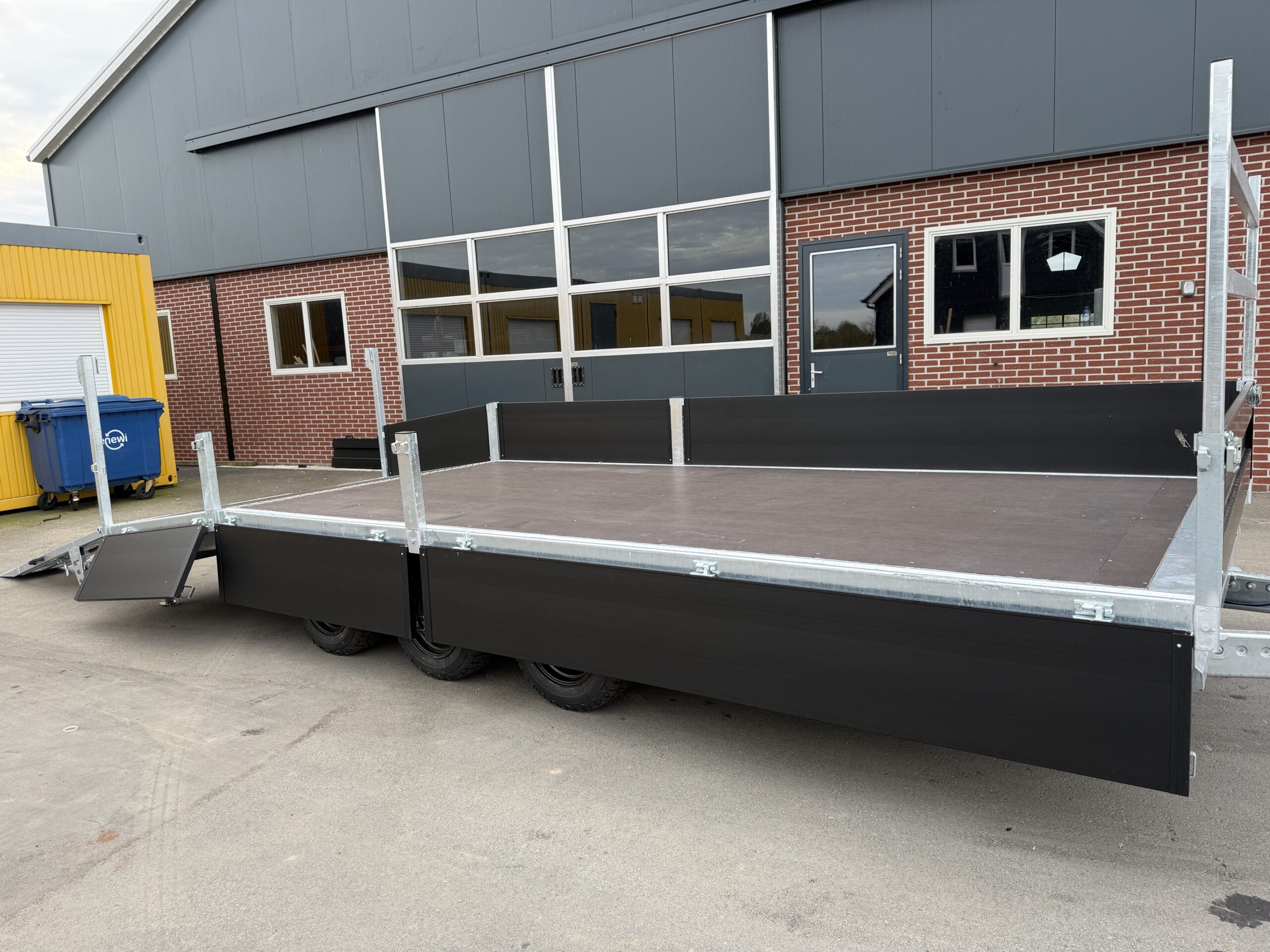 JCS Beavertail L5520B machinetransporter 550x204 | | Skids | Black Edition - Afbeelding 9