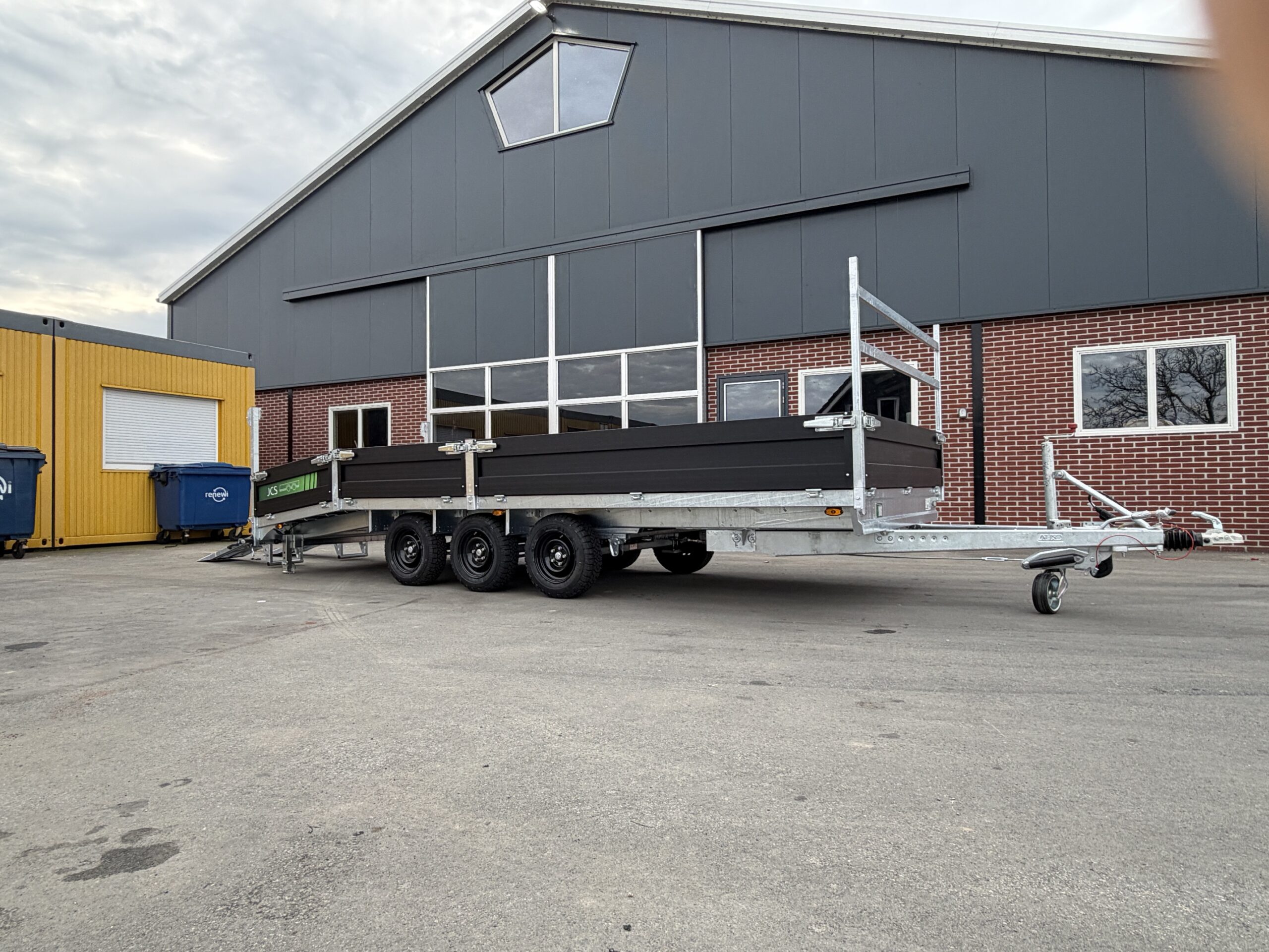 JCS Beavertail L5520B machinetransporter 550x204 | | Skids | Black Edition - Afbeelding 8