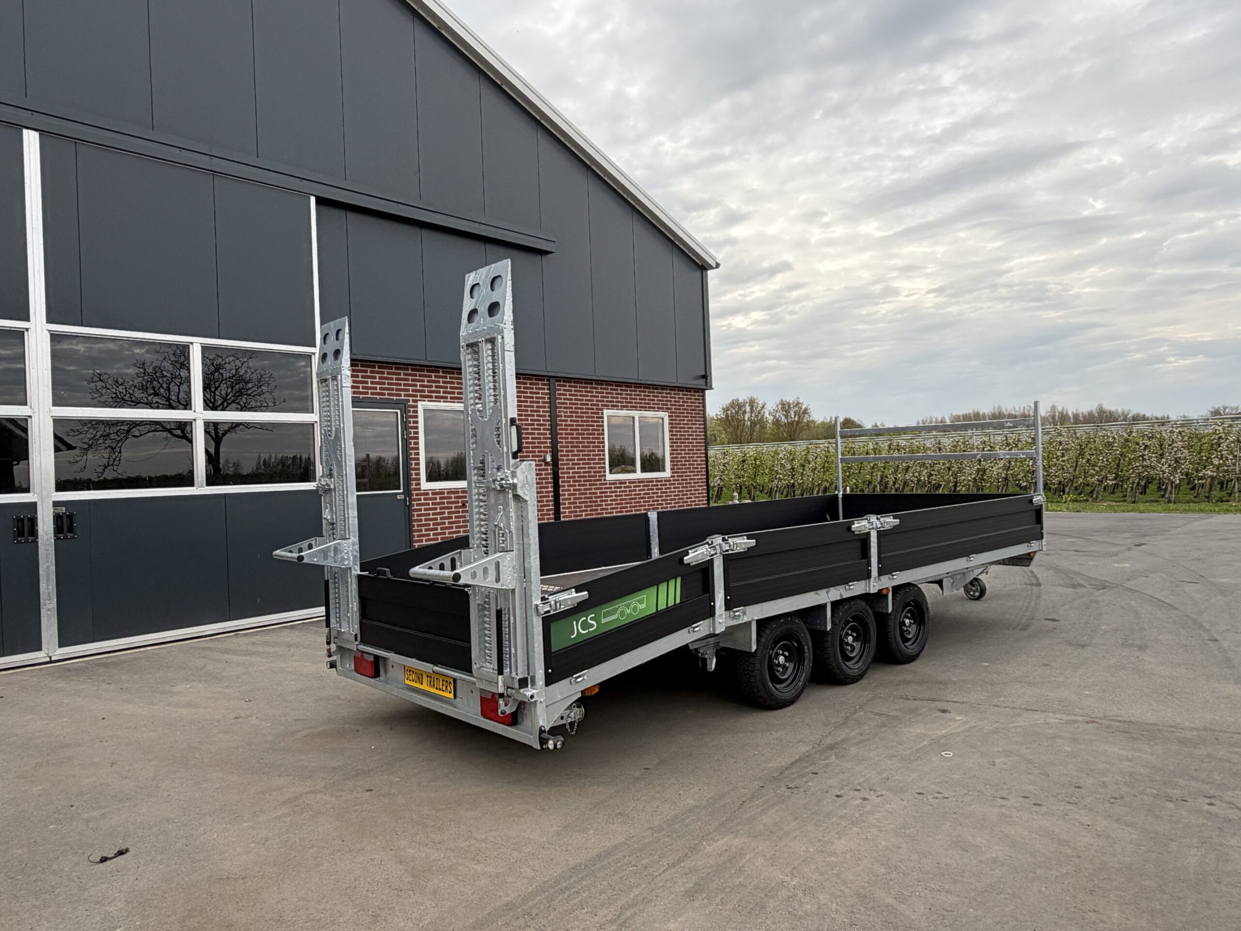 JCS Beavertail L5520B machinetransporter 550x204 | | Skids | Black Edition - Afbeelding 13