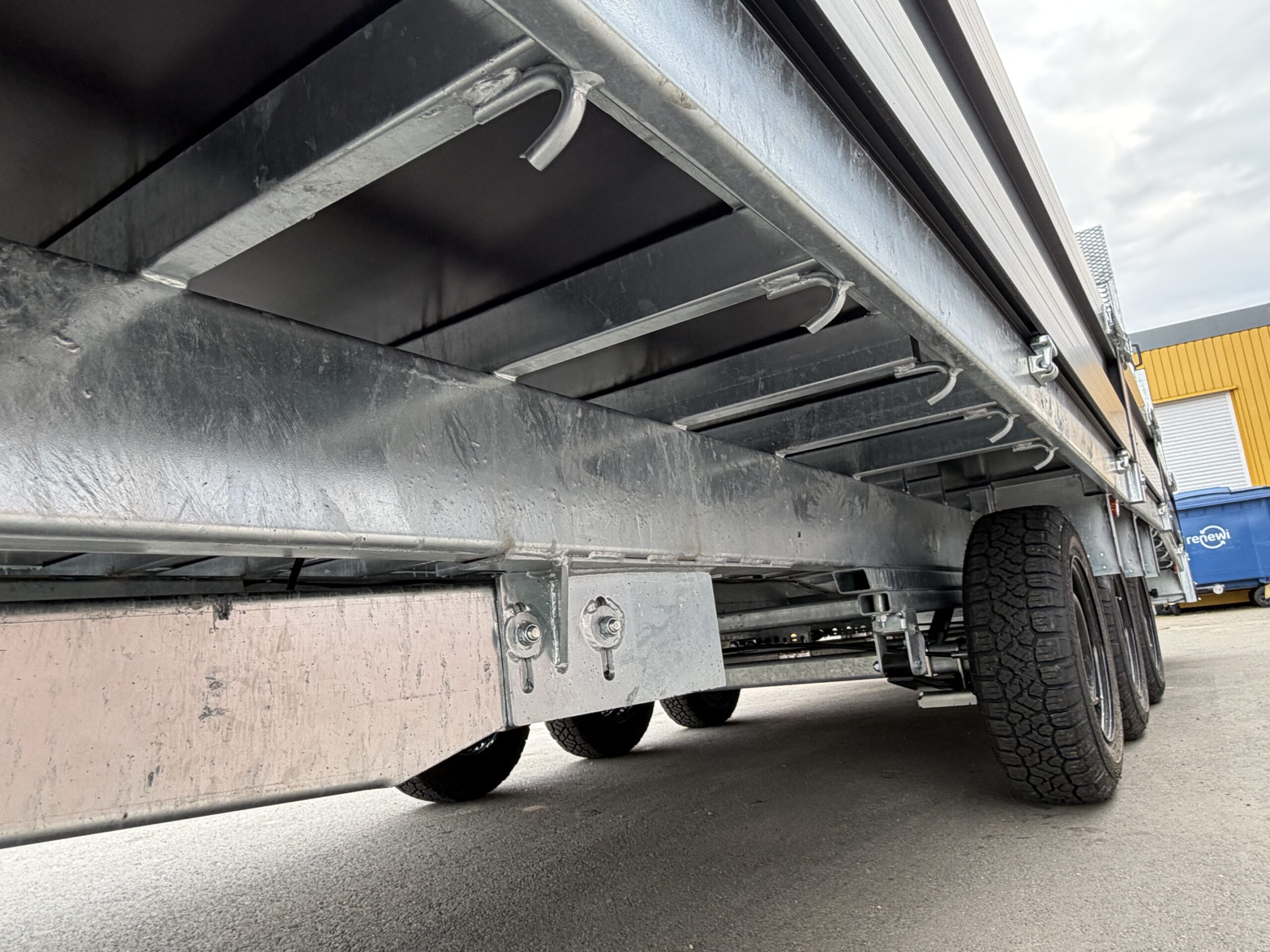 JCS Beavertail L5520B machinetransporter 550x204 | | Skids | Black Edition - Afbeelding 12