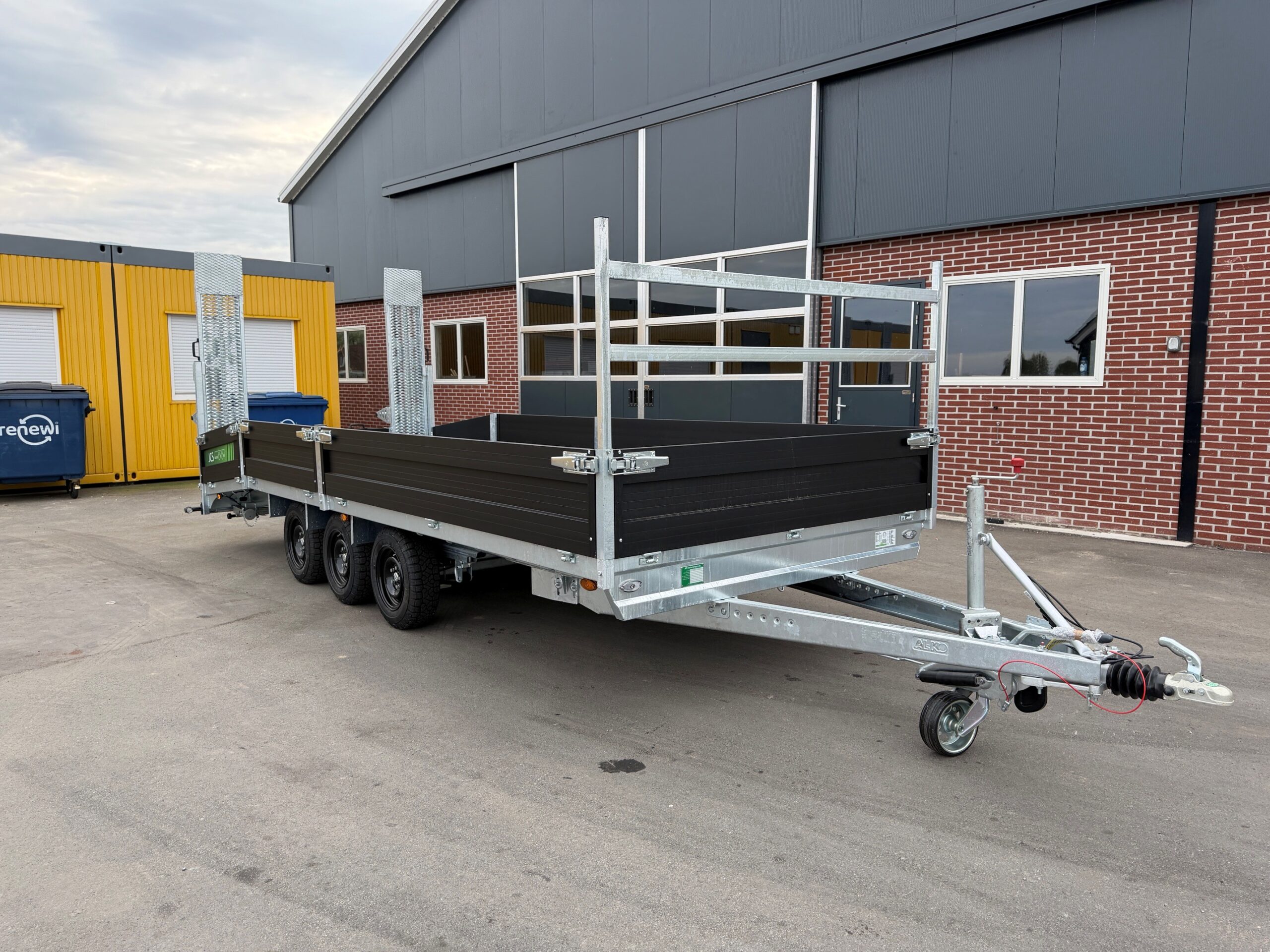 JCS Beavertail L5520B machinetransporter 550x204 | | Skids | Black Edition