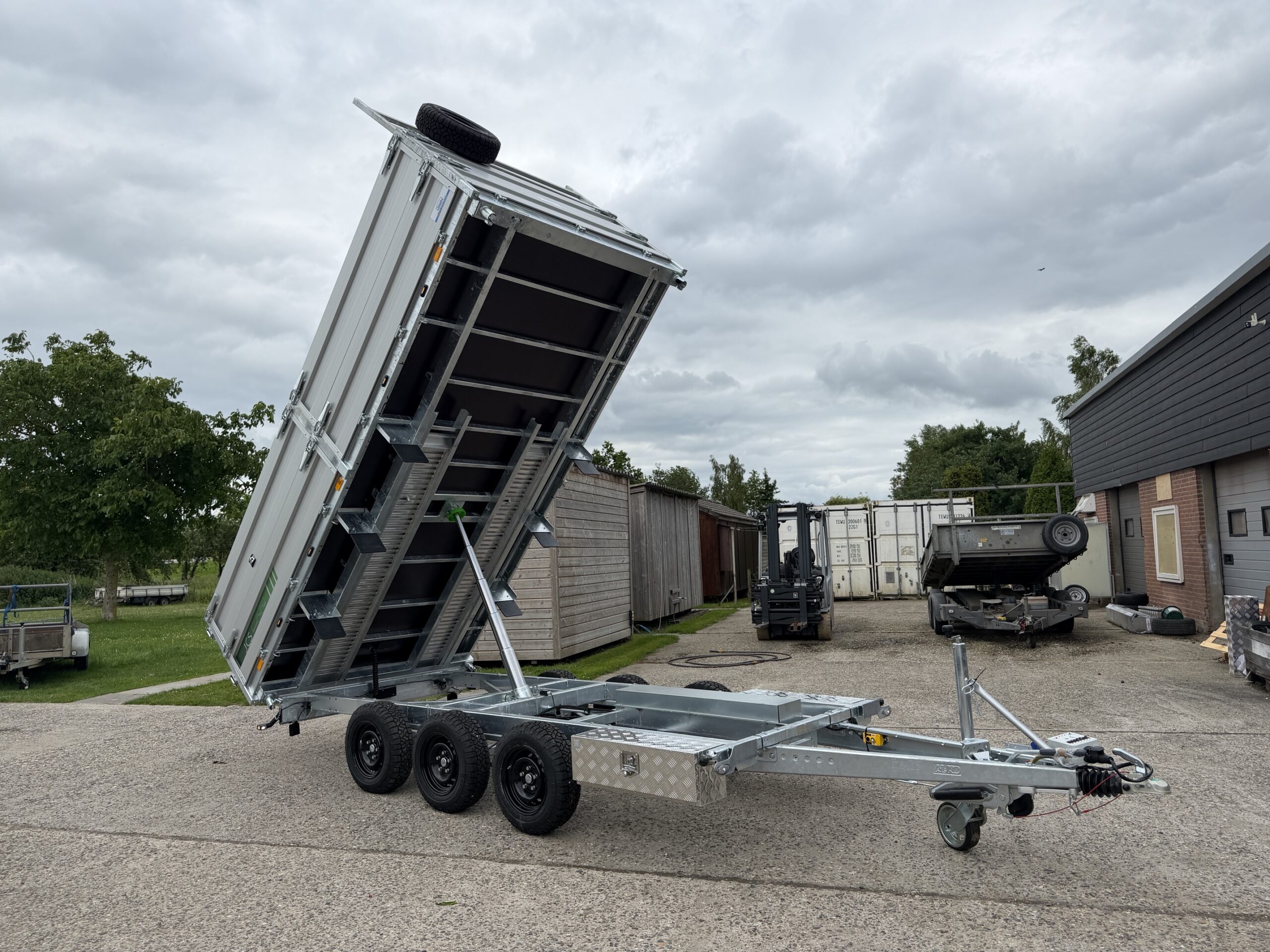 Heavy Duty 3-Zijdige Kipper JCS 3-As (3500kg) | 400x200 cm | Paraboolvering & Franse Deuren
