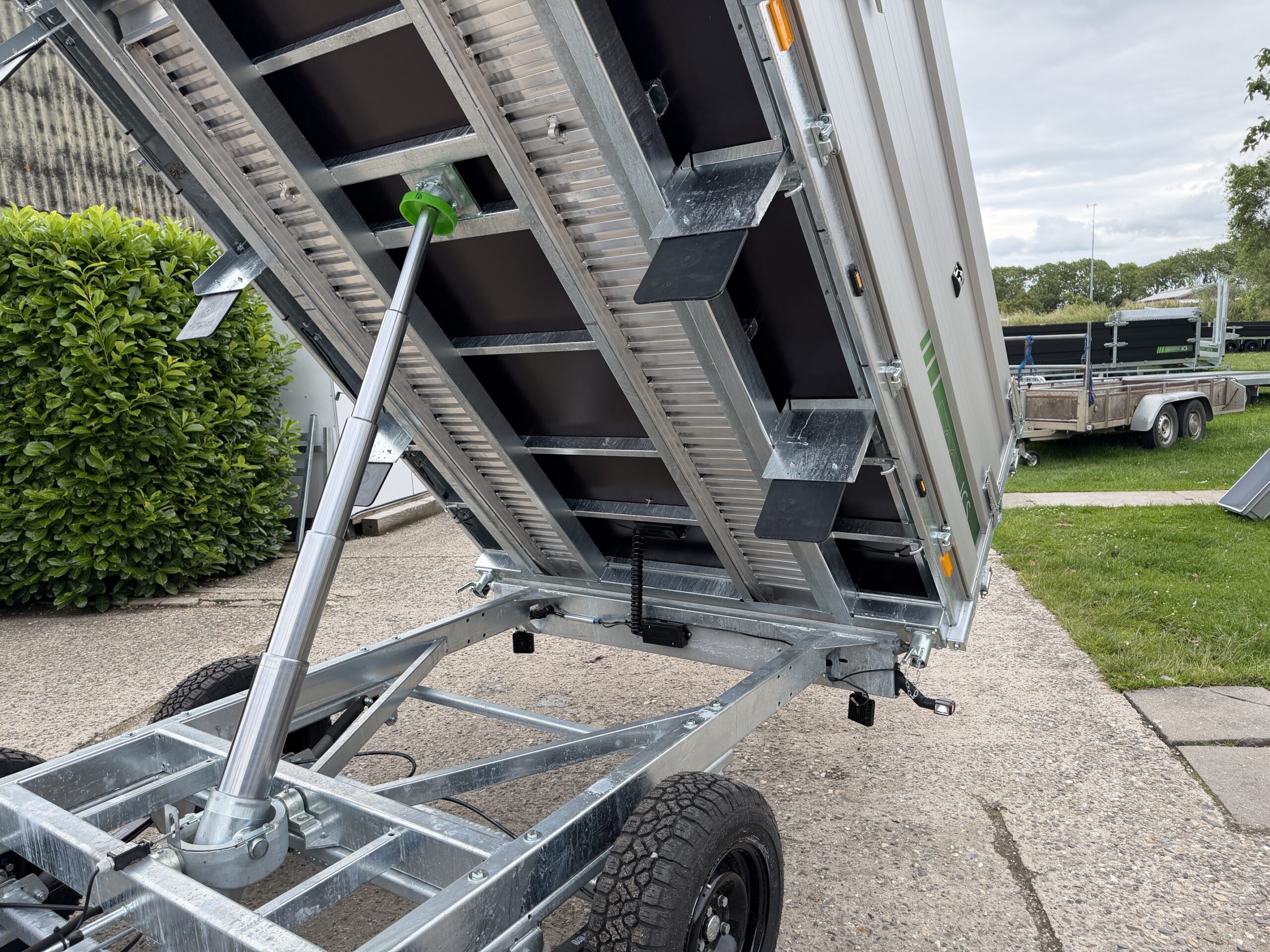 Heavy Duty 3-Zijdige Kipper JCS 3-As (3500kg) | 400x200 cm | Paraboolvering & Franse Deuren - Afbeelding 11