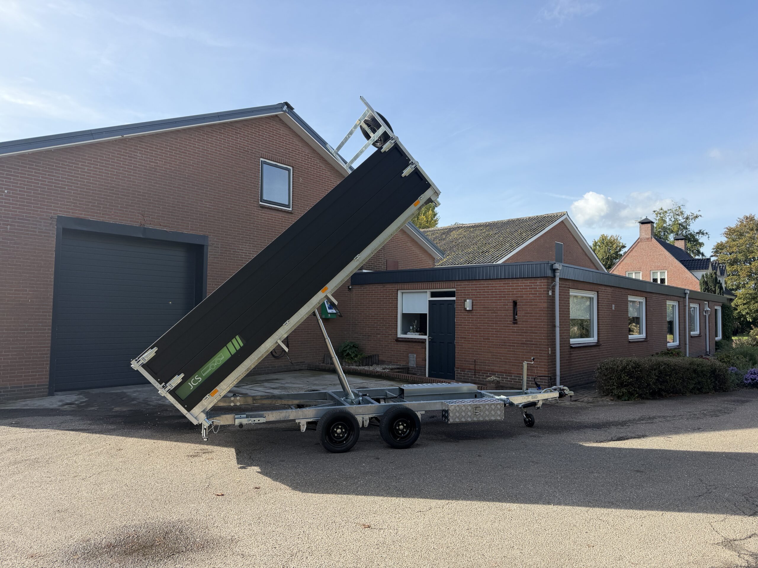 JCS elektrische driezijdige kipper 3500kg 402x204 - Afbeelding 2